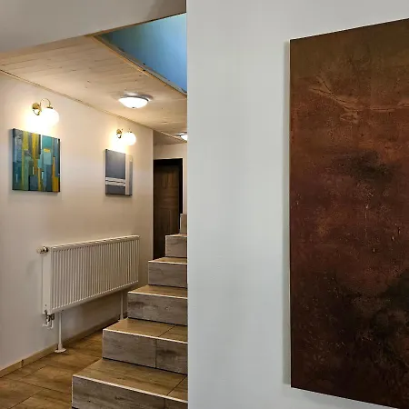 Art Apartment *