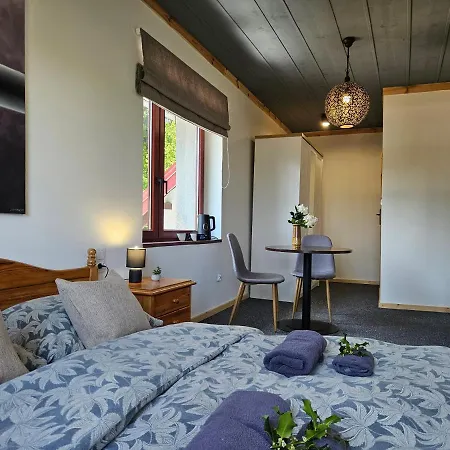 Art Apartment *