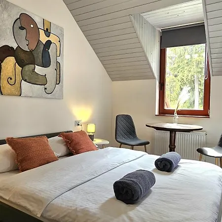 Art Apartment *